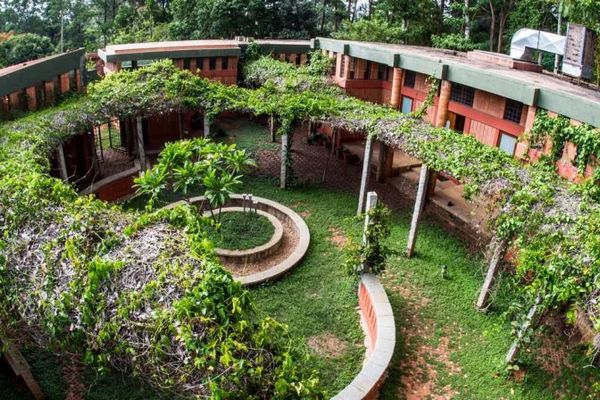 courtyard resort at kanha national park